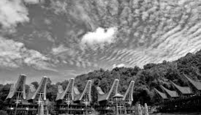 Asal Usul Danau Berdarah di Tanah Toraja